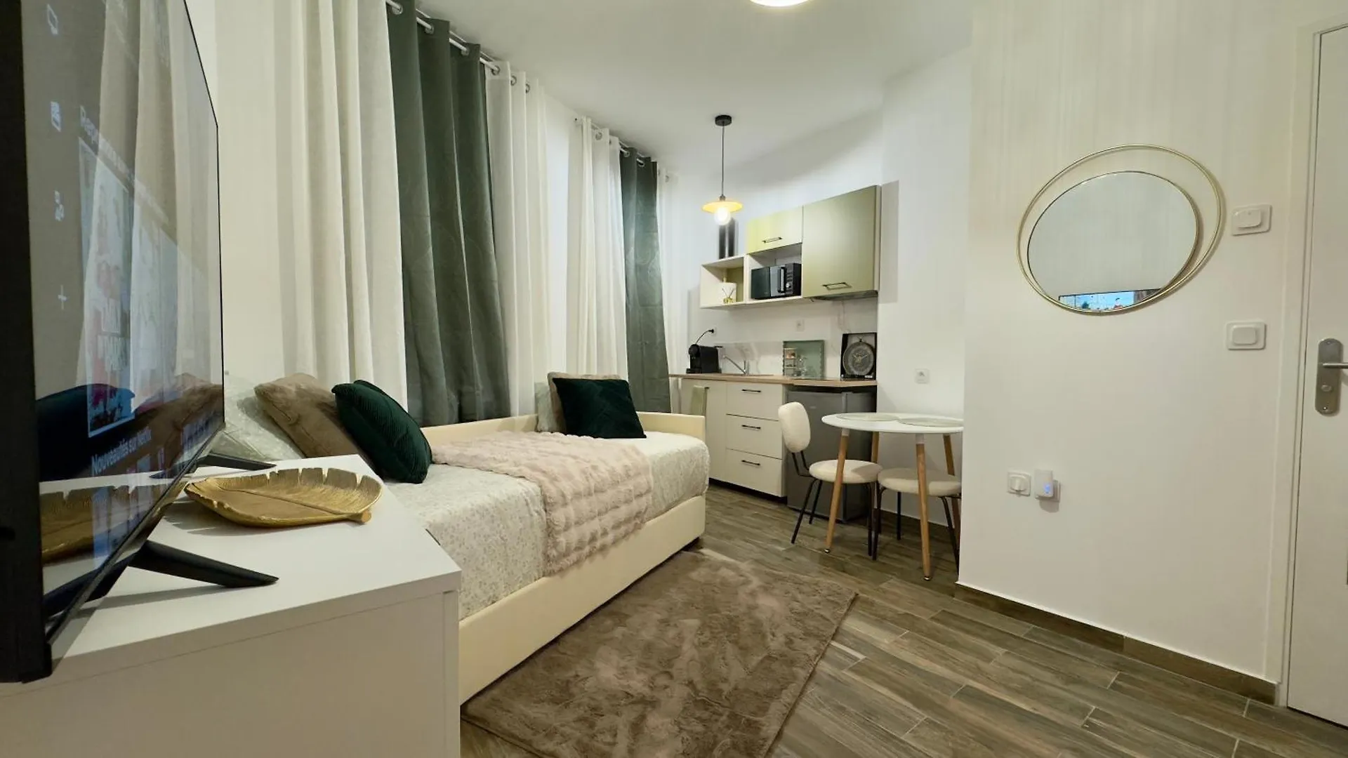 La Suite Private Sauna Lille 0*,